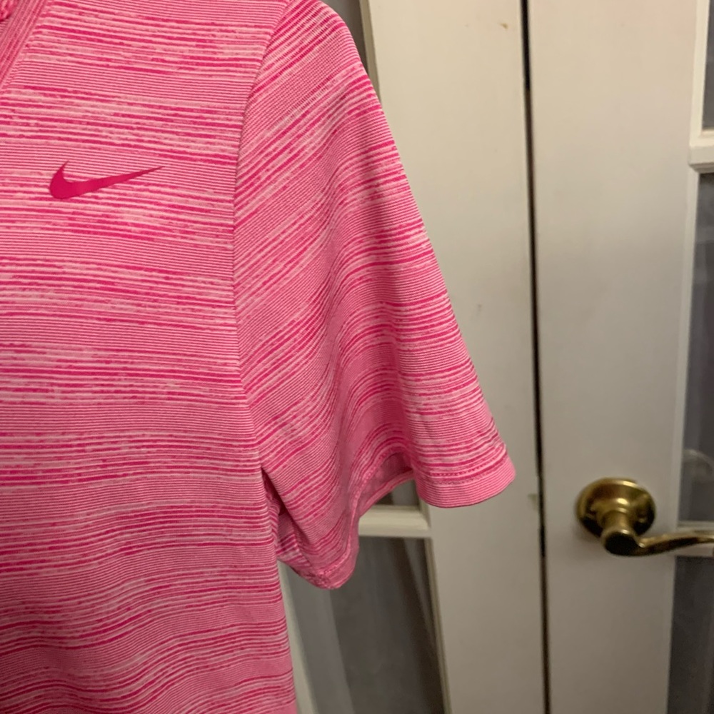 THE NIKE TEE ATHLETIC CUT - Picture 4 of 9